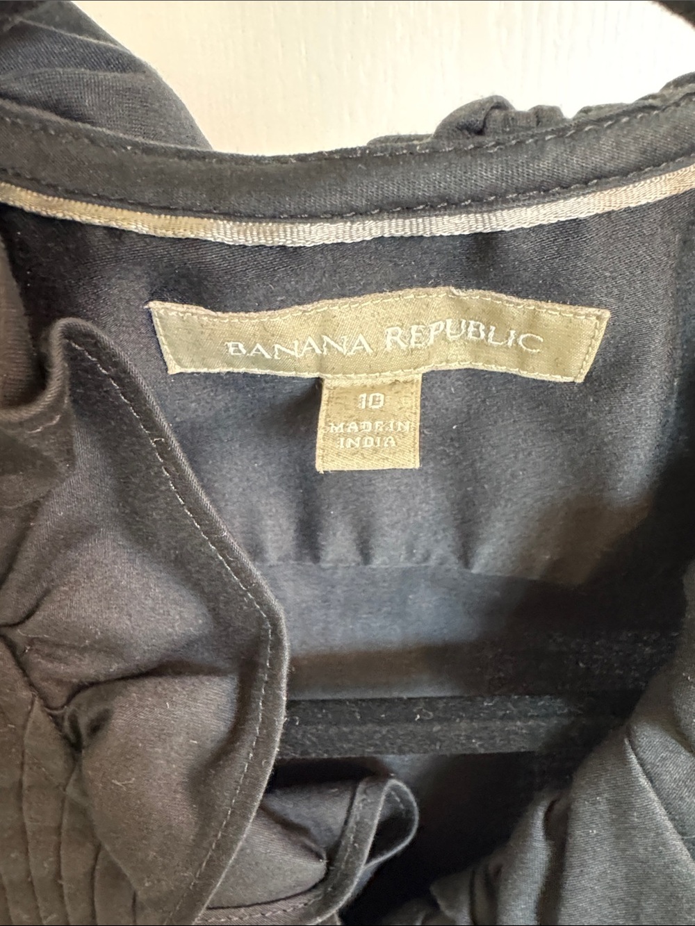 Banana Republic black sleeveless shell - Picture 5 of 6